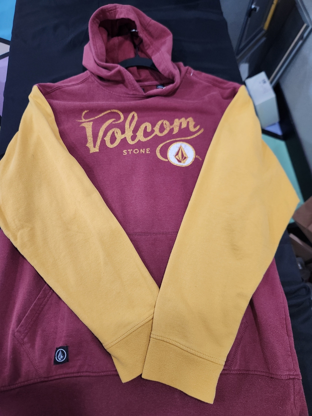 Volcom Men's Maroon and Mustard Pullover Hoodie